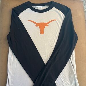 Longhorn Logo Raglan Shirt
Boys size 10/12